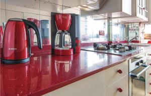 Kuchyň nebo kuchyňský kout v ubytování Lovely Apartment In Malgrat De Mar