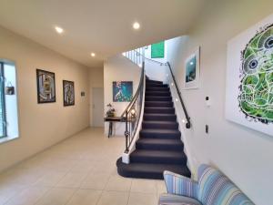 Imagen de la galería de Belvedere Breath Taking Lake & Mountain Views, en Queenstown