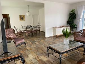 Khu vực ghế ngồi tại Casa em Saquarema Itaúna