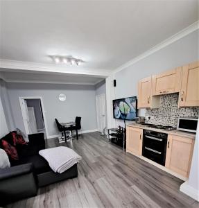 Kuchyň nebo kuchyňský kout v ubytování Large Flat quite location Modern and well equipped