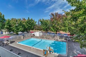 Vista de la piscina de Motel 6-Santa Rosa, CA - North o alrededores