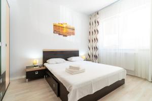 En eller flere senge i et værelse på Apartament Tudor