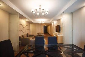 Gallery image of 7D - 3 Bedroom Downtown Apartment with shared Pool in Makkasan