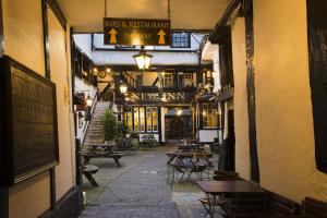 Gallery image of The New Inn in Gloucester