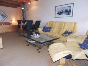 a living room with a couch and a table at Dünenhof DB3 042 Dünenhof in Heiligenhafen