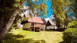 Taman di luar Chata Klára