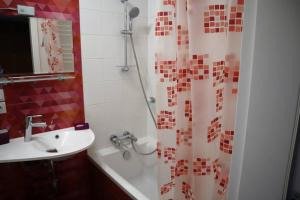Kúpeľňa v ubytovaní Uroczy Apartament- Kołobrzeg + 17 fotografií
