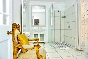 Ванная комната в Die Tuishuise & Victoria Manor +69 фотографий