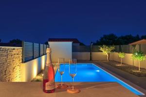 Het zwembad bij of vlak bij Apartment Zala with private pool