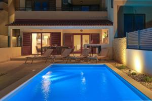 Het zwembad bij of vlak bij Apartment Zala with private pool