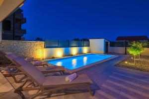 Het zwembad bij of vlak bij Apartment Zala with private pool