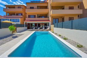 Het zwembad bij of vlak bij Apartment Zala with private pool