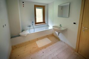 Koupelna v ubytování La Marmote Albergo Diffuso di Paluzza Aip