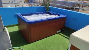 Fotografia z galérie ubytovania Ático Arinaga con vistas , jacuzzi , terraza y barbacoa v destinácii Arinaga