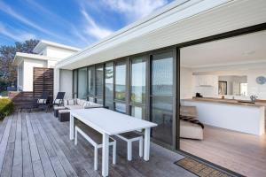 Gallery image of Azure Absolute Beachfront I Pet Friendly in Callala Beach