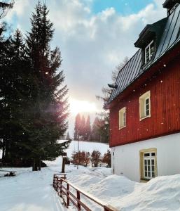 Hotel Lesní Chata að vetri til