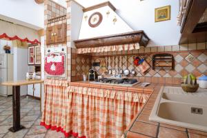 a model of a kitchen with a counter top at Casa vacanza Il Giglio in Manduria +17 photos