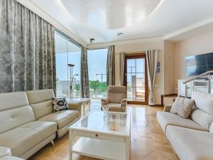 Khu vực ghế ngồi tại LUXURY VILLA NAUTILUS Heated pool Spa