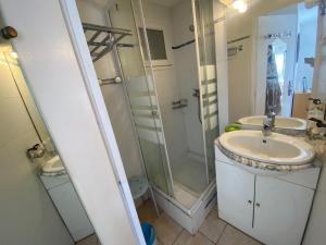 Zdjęcie z galerii obiektu SUPERBE APPARTEMENT EN REZ DE JARDIN AVEC PARKING w Cap d'Agde