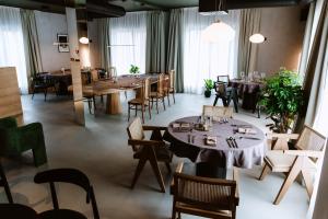 Restoran või mõni muu söögikoht majutusasutuses Hotel Septembar