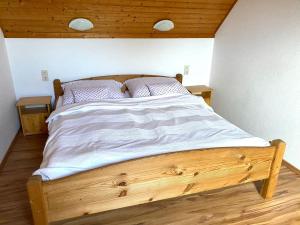 Posteľ alebo postele v izbe v ubytovaní Cili's Apartments Vonyarcvashegy Balaton