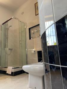 A bathroom at B&B La Roverella