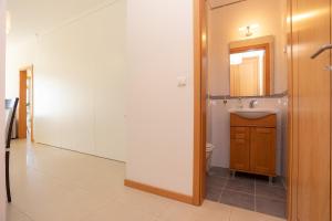 Koupelna v ubytování Foz Village Beach by Rent4All + 41 fotografií