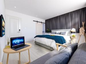 Postel nebo postele na pokoji v ubytování Xiamen 12 Seaside Hotel