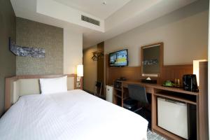 Postel nebo postele na pokoji v ubytování ibis Styles Tokyo Ginza