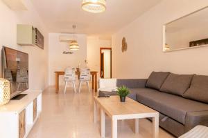 a living room with a couch and a table at Moderno y céntrico apartamento en Plaza de España in Nerja