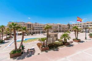 an overhead view of a building with palm trees at Moderno y céntrico apartamento en Plaza de España in Nerja