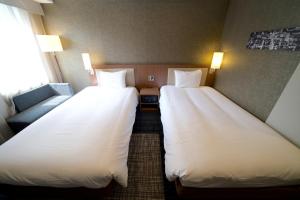 Postel nebo postele na pokoji v ubytování ibis Styles Tokyo Ginza
