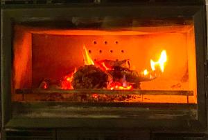 Fotografia z galérie ubytovania Alojamiento con amplio salón y chimenea. v destinácii Valverde