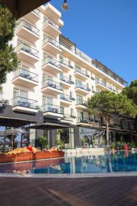 Bazén v ubytování VM Resort & SPA nebo v jeho okolí