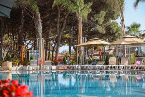Bazén v ubytování VM Resort & SPA nebo v jeho okolí