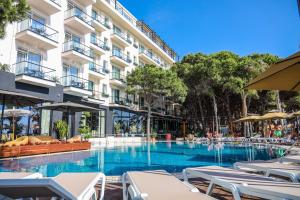 Bazén v ubytování VM Resort & SPA nebo v jeho okolí