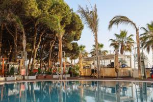 Bazén v ubytování VM Resort & SPA nebo v jeho okolí