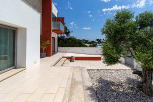 an external view of a house with a courtyard at O CANTINHO ENTRE A RIA E O MAR - with hot water pool all year round in Torreira +94 photos