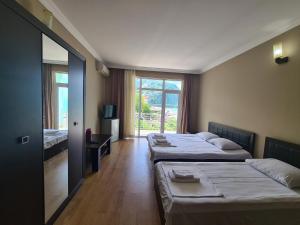 Letto o letti in una camera di Black Sea Hotel