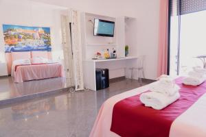 Postel nebo postele na pokoji v ubytování L'Orologio Guest Rooms