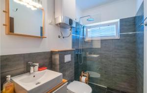 Koupelna v ubytování Lovely Apartment In Sutivan With Wifi + 5 fotografií