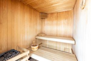 a wooden sauna with a bench and a basket in it at Olydea les Bottieres - Saint-Pancrace in Saint-Pancrace
