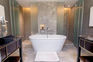 Ein Badezimmer in der Unterkunft Centara Grand At CentralWorld