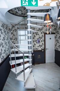 Palanda nebo palandy na pokoji v ubytování Villa ROYAL CLUB 13