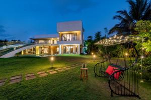 Gallery image of SaffronStays Gardenia, Alibaug in Kīhīm