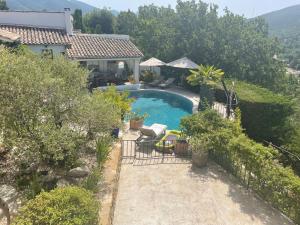 O vedere a piscinei de la sau din apropiere de Chambre d'hôtes le Bien-être -Route des Rouvières 3289