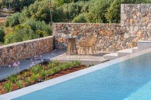 Bazén v ubytovaní Summer Breeze Villa alebo v jeho blízkosti