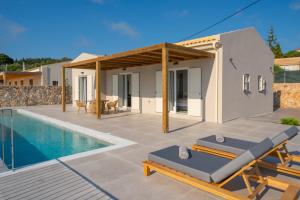Bazén v ubytovaní Summer Breeze Villa alebo v jeho blízkosti