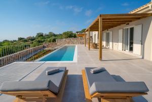 Bazén v ubytovaní Summer Breeze Villa alebo v jeho blízkosti