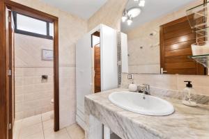 Łazienka w obiekcie Villa Paula Costa Teguise